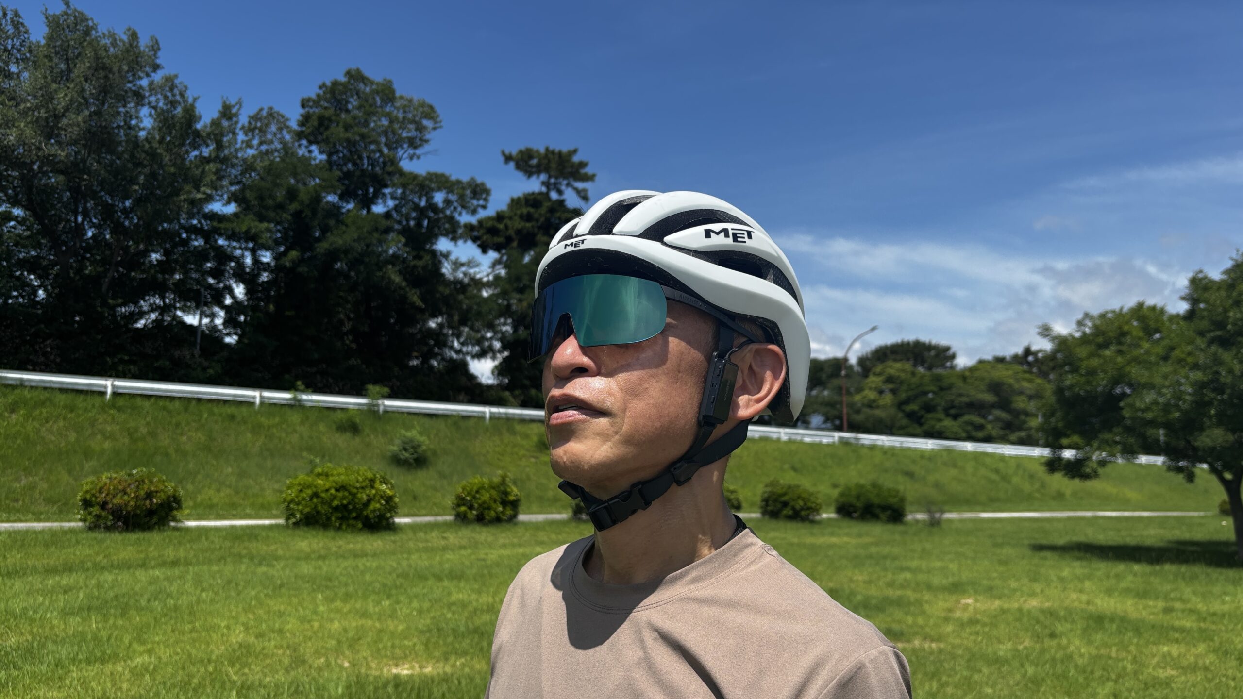 ロードバイクでALTALISTサングラスを使用