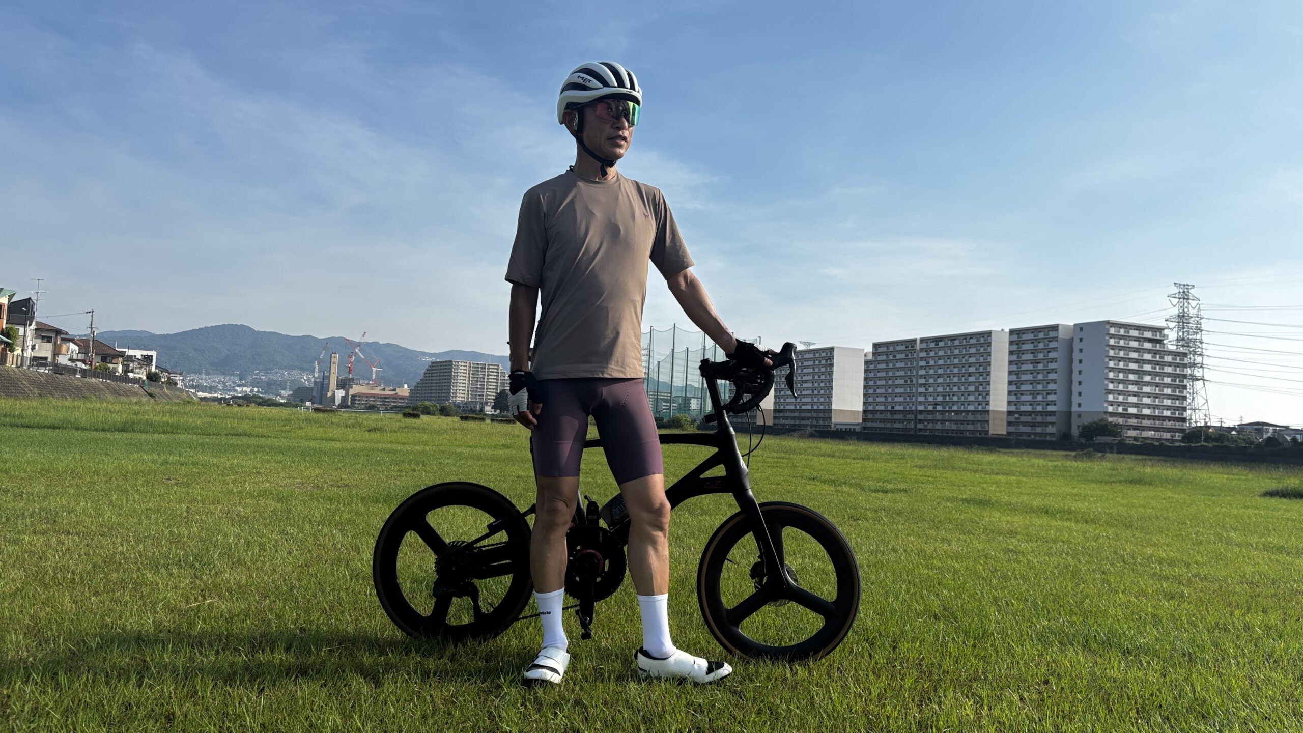 ALTALISTサングラスとロードバイクヘルメットの組み合わせ